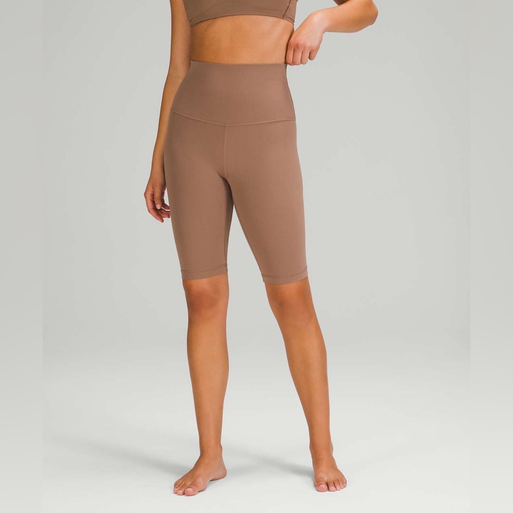 NWT Lululemon Align Super High Rise Biker Short 10"
Cacao Ccao Size 4
